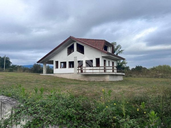 casa indipendente in vendita a Frosinone in zona Le Rase