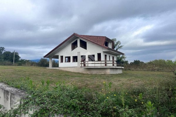 casa indipendente in vendita a Frosinone