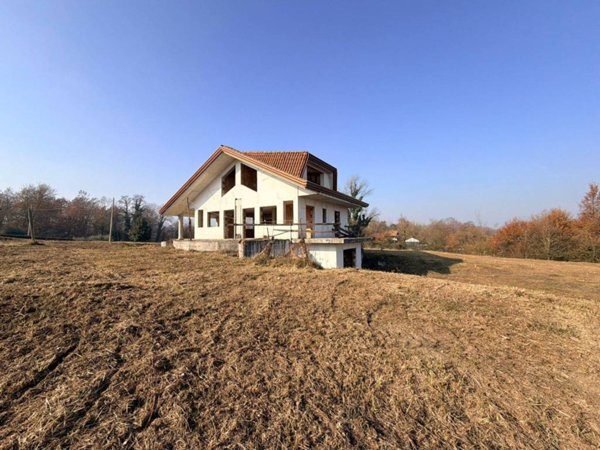 casa indipendente in vendita a Frosinone