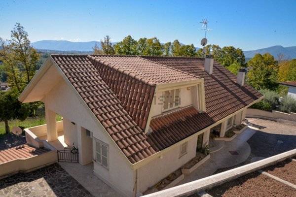 casa indipendente in vendita a Frosinone
