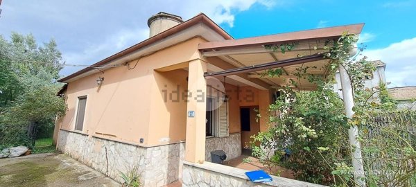 casa indipendente in vendita a Frosinone