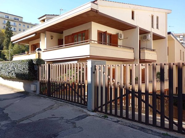casa indipendente in vendita a Frosinone