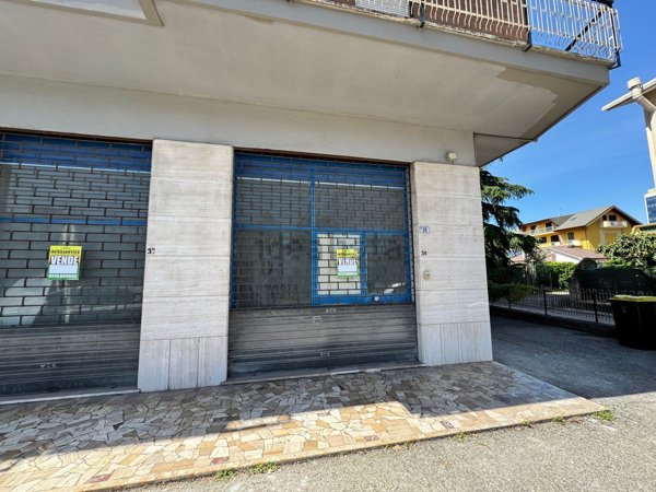 locale commerciale in vendita a Frosinone