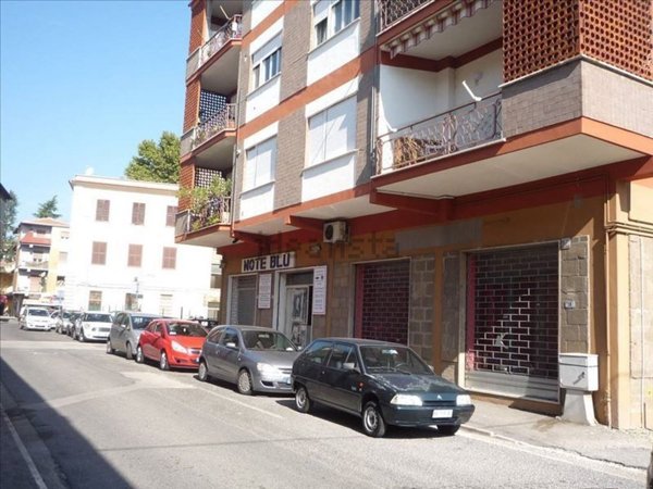 locale commerciale in vendita a Frosinone