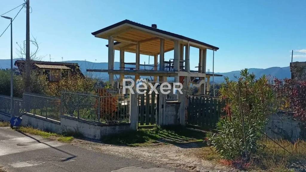 casa indipendente in vendita a Frosinone