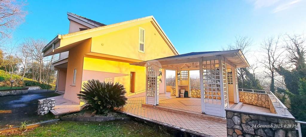casa indipendente in vendita a Frosinone