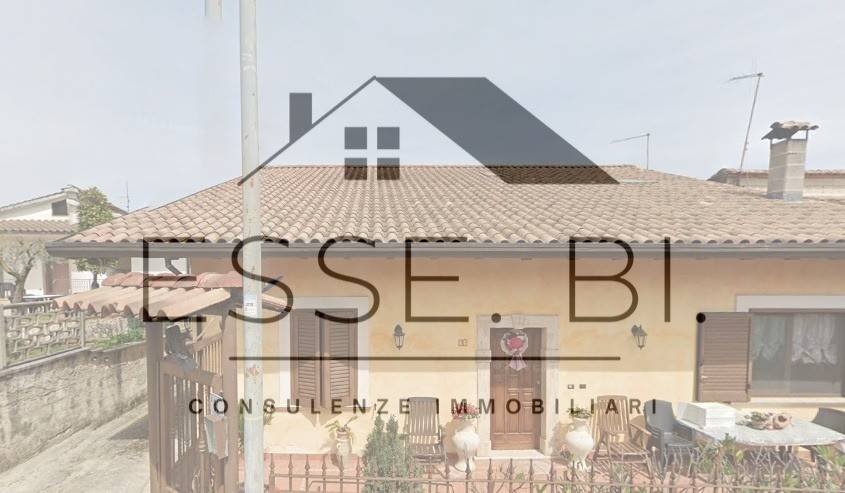 casa indipendente in vendita a Frosinone