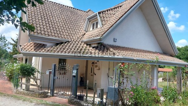 casa indipendente in vendita a Frosinone