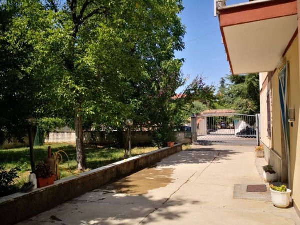 casa indipendente in vendita a Frosinone