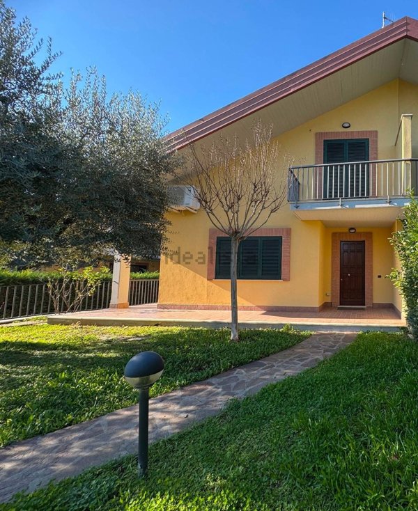 casa indipendente in vendita a Frosinone