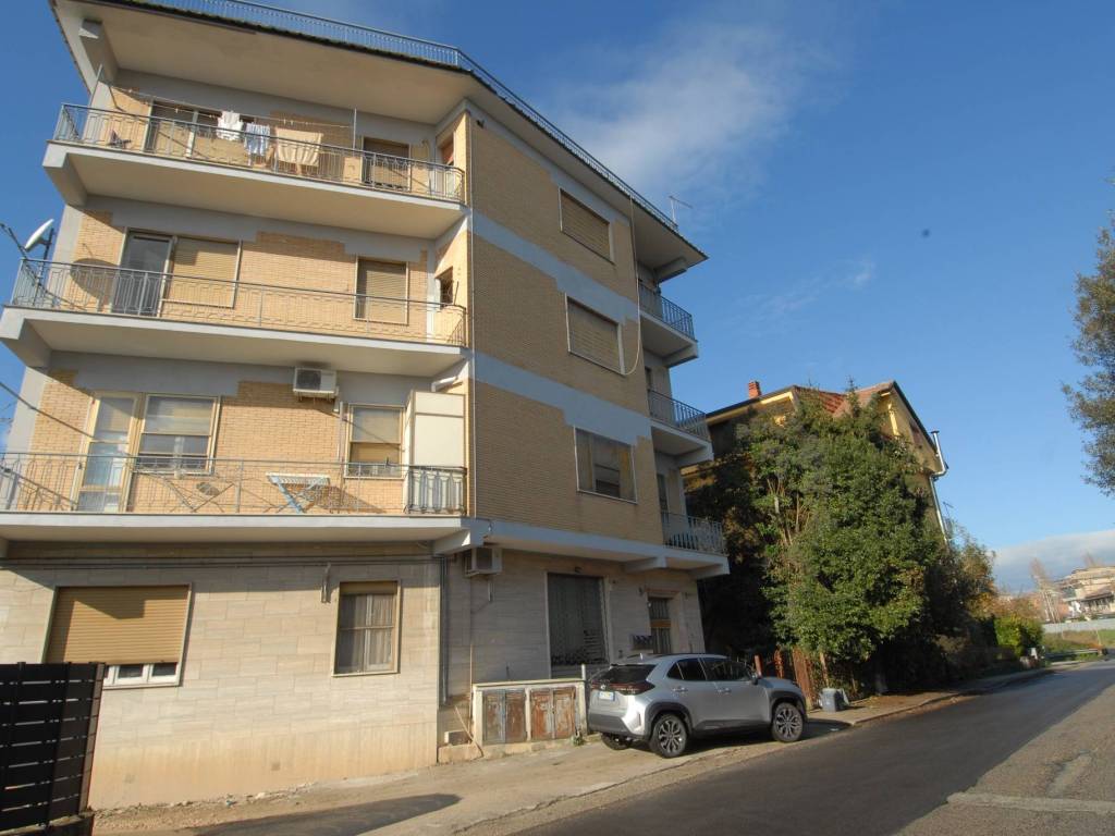 appartamento in vendita a Frosinone in zona Le Rase