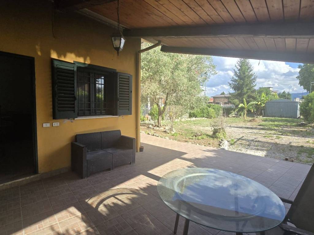 casa indipendente in vendita a Frosinone