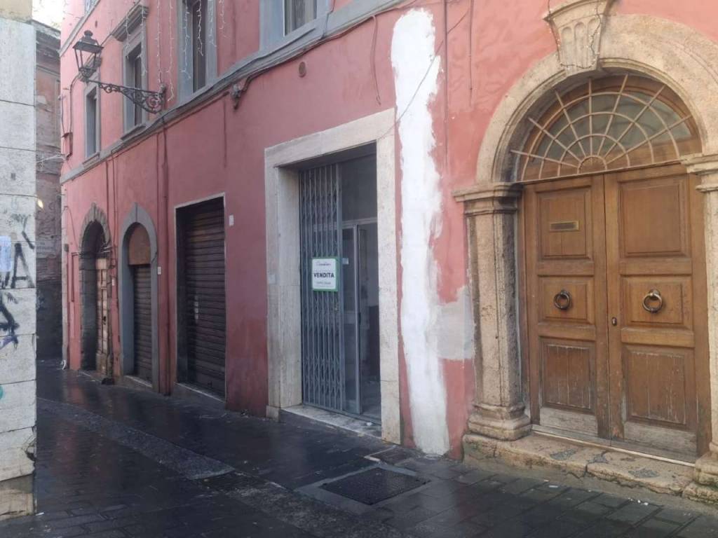 negozio in vendita a Frosinone