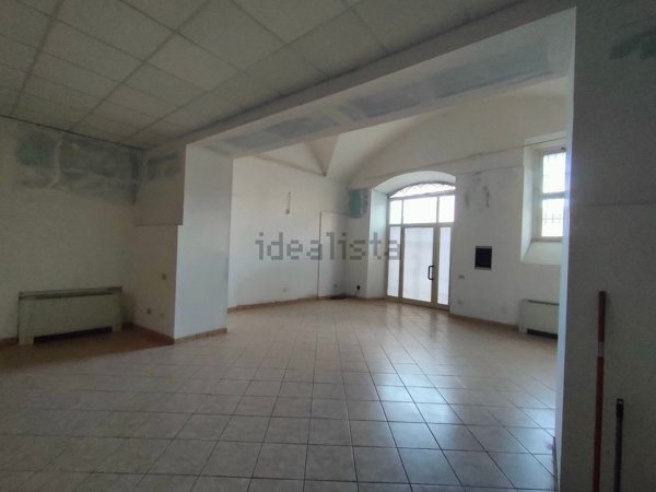locale commerciale in vendita a Frosinone