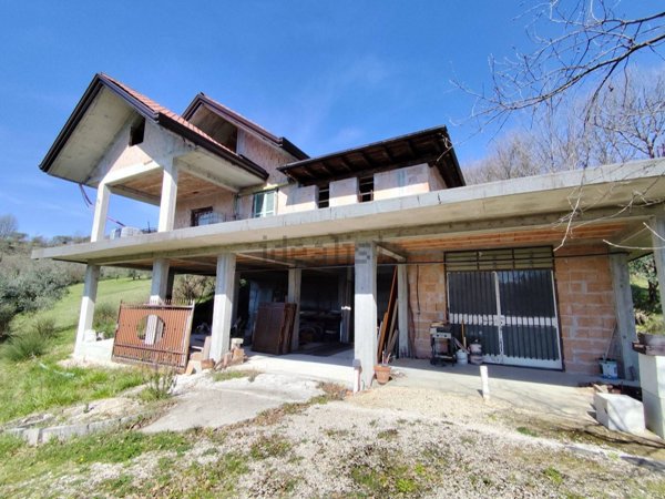 casa indipendente in vendita a Frosinone