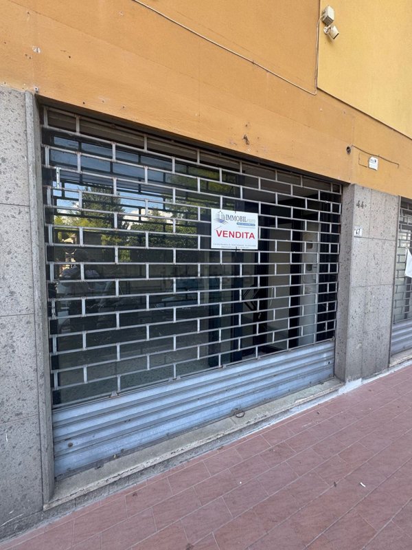 locale commerciale in vendita a Frosinone