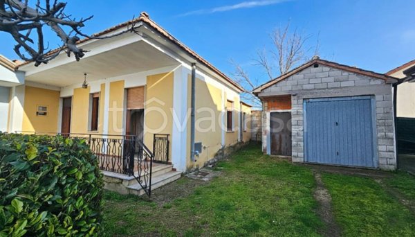 casa indipendente in vendita a Frosinone