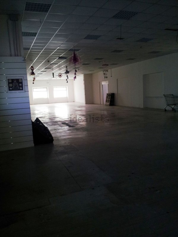 locale commerciale in vendita a Frosinone