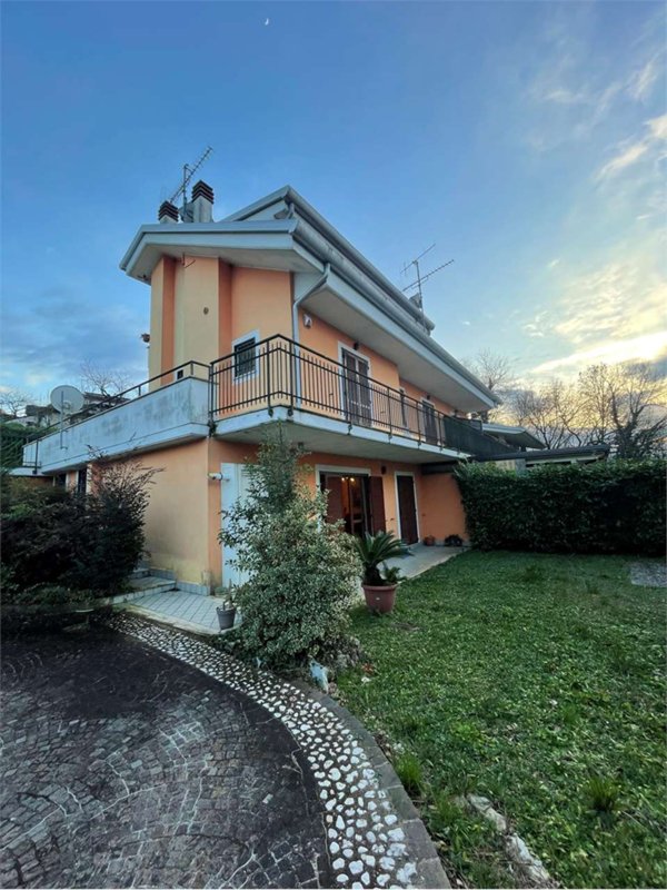 casa indipendente in vendita a Frosinone