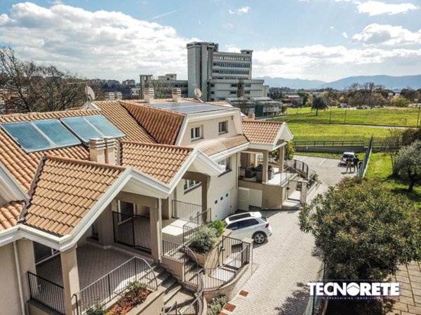 casa indipendente in vendita a Frosinone