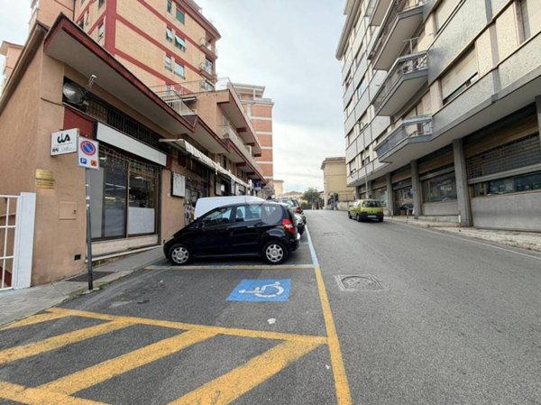 negozio in vendita a Frosinone