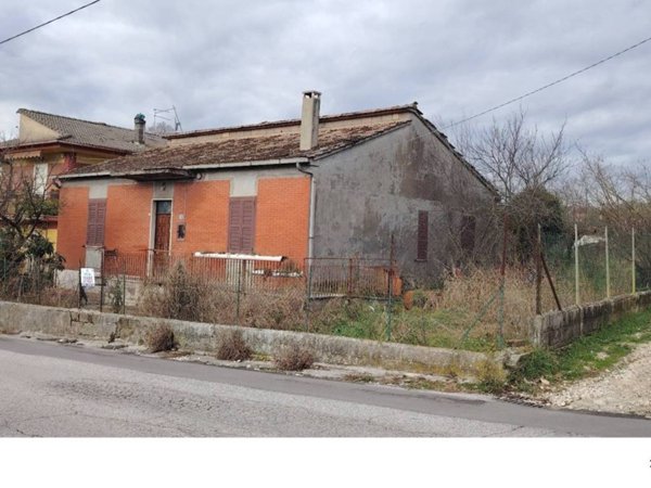 casa indipendente in vendita a Frosinone