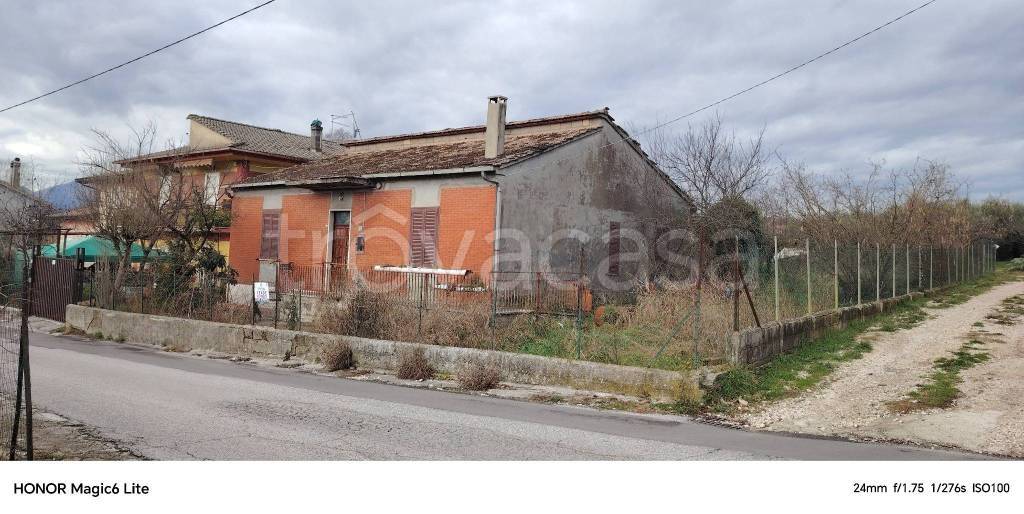 casa indipendente in vendita a Frosinone