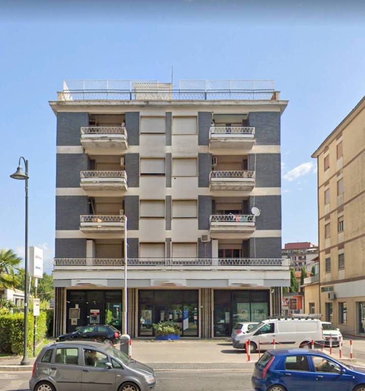 negozio in vendita a Frosinone