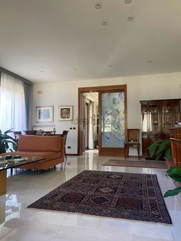 casa indipendente in vendita a Frosinone