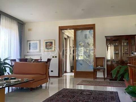 casa indipendente in vendita a Frosinone