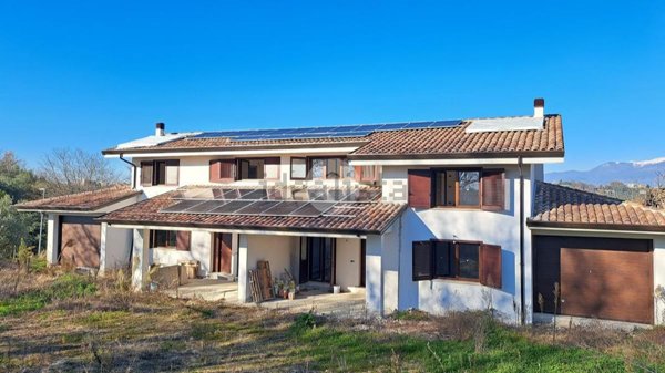 casa indipendente in vendita a Frosinone