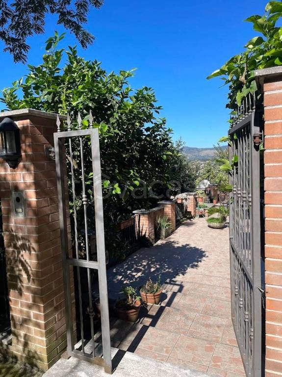 casa indipendente in vendita a Frosinone