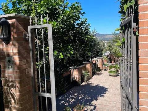 casa indipendente in vendita a Frosinone