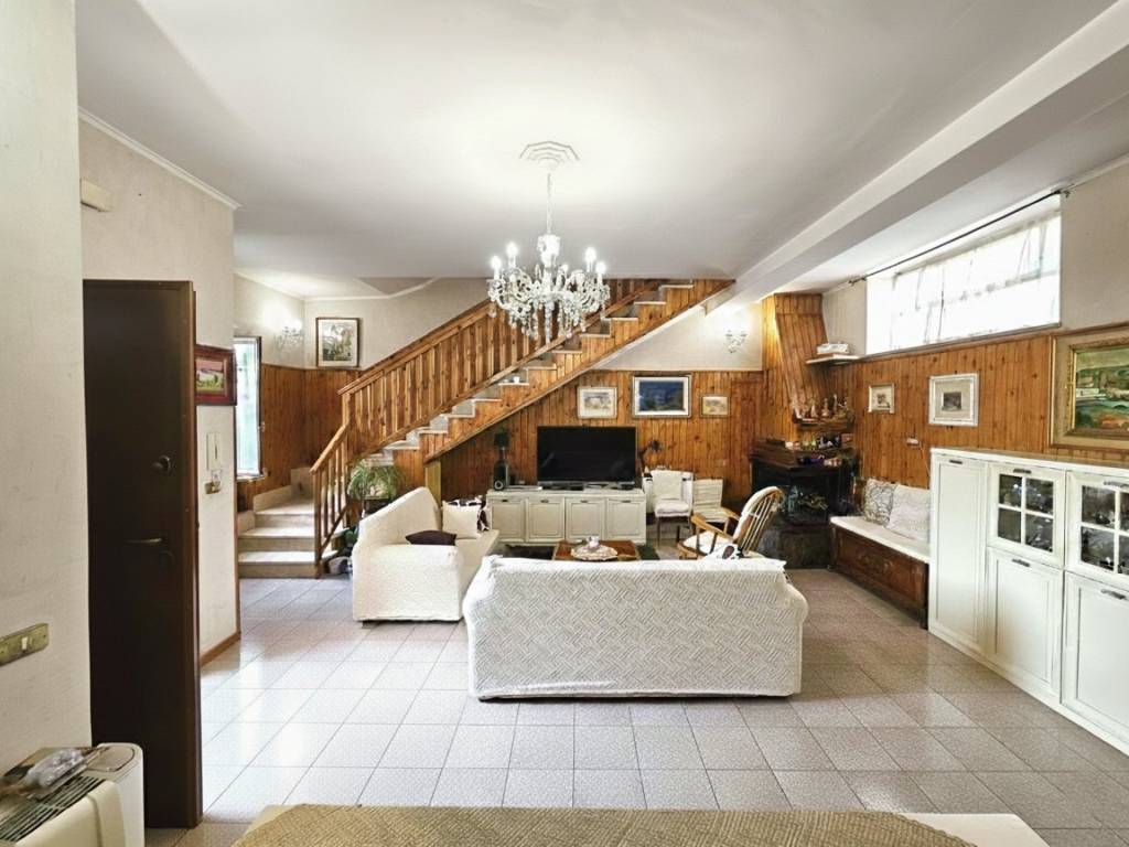 casa indipendente in vendita a Frosinone