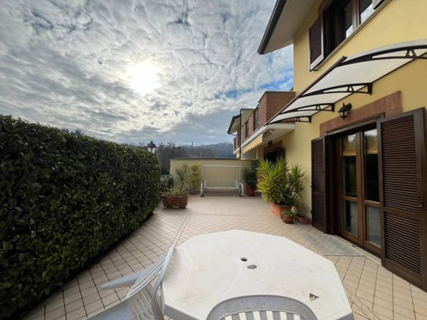 casa indipendente in vendita a Frosinone