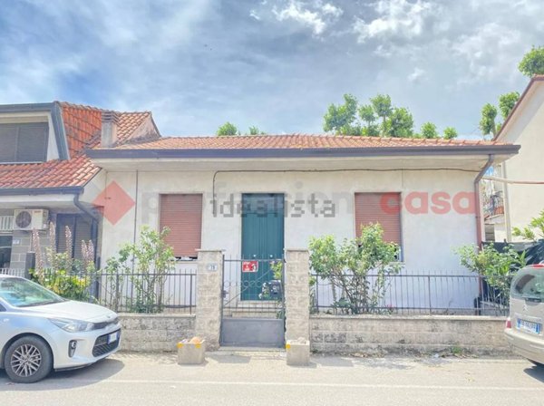 casa indipendente in vendita a Frosinone