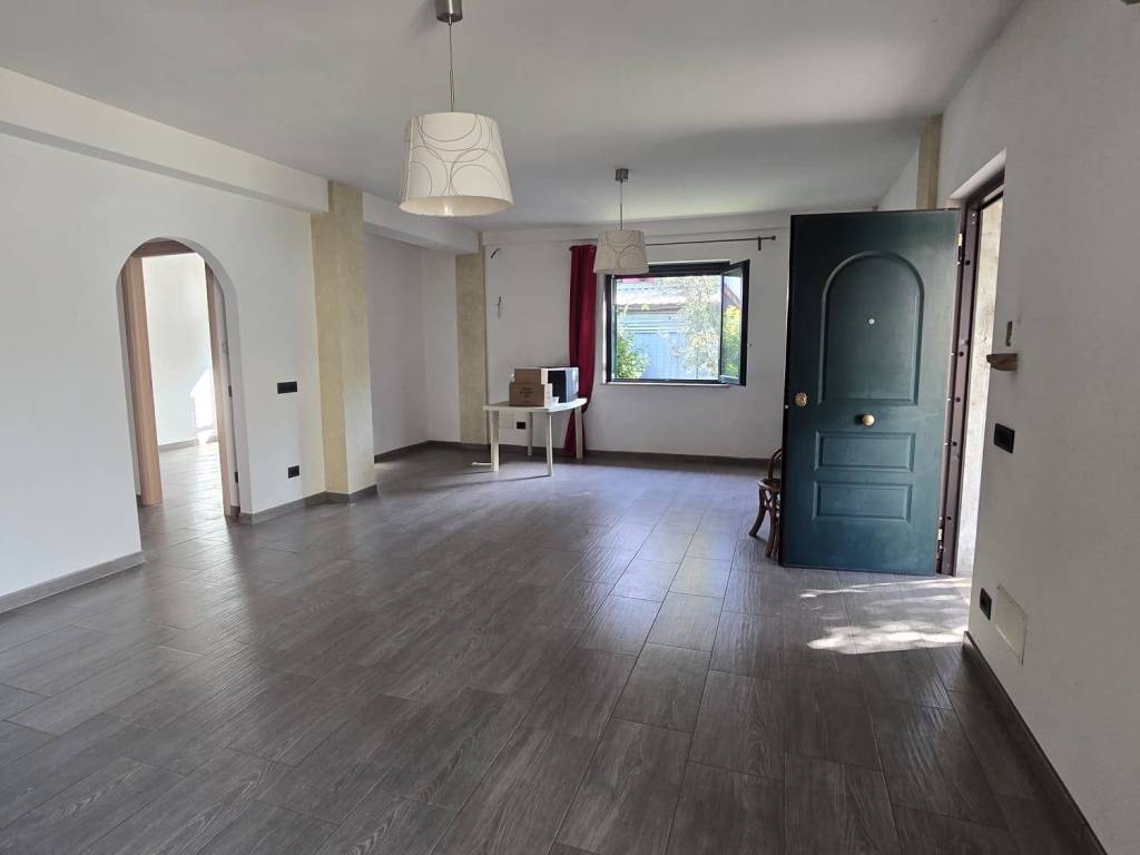 casa indipendente in vendita a Frosinone in zona Le Rase