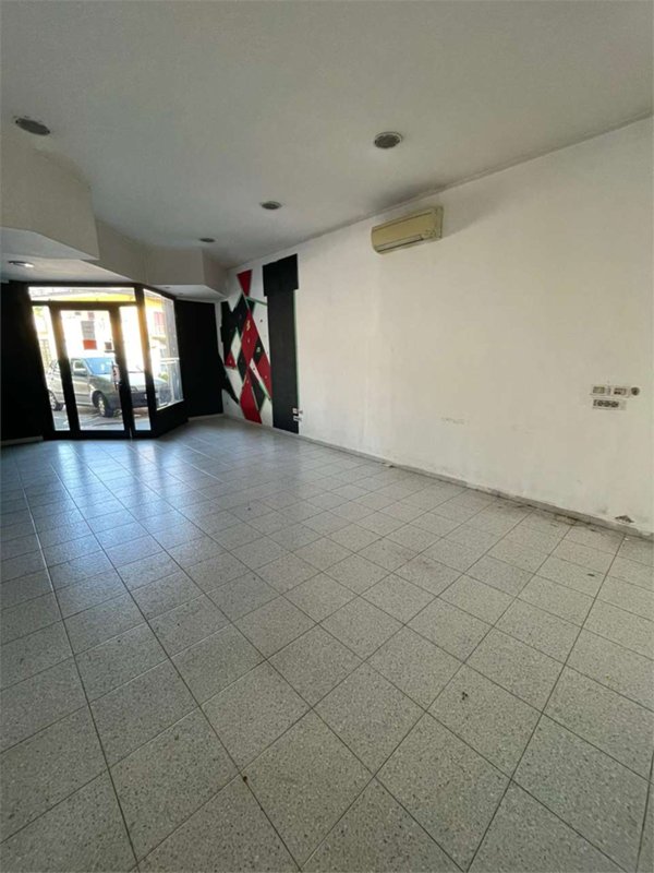 locale commerciale in vendita a Frosinone