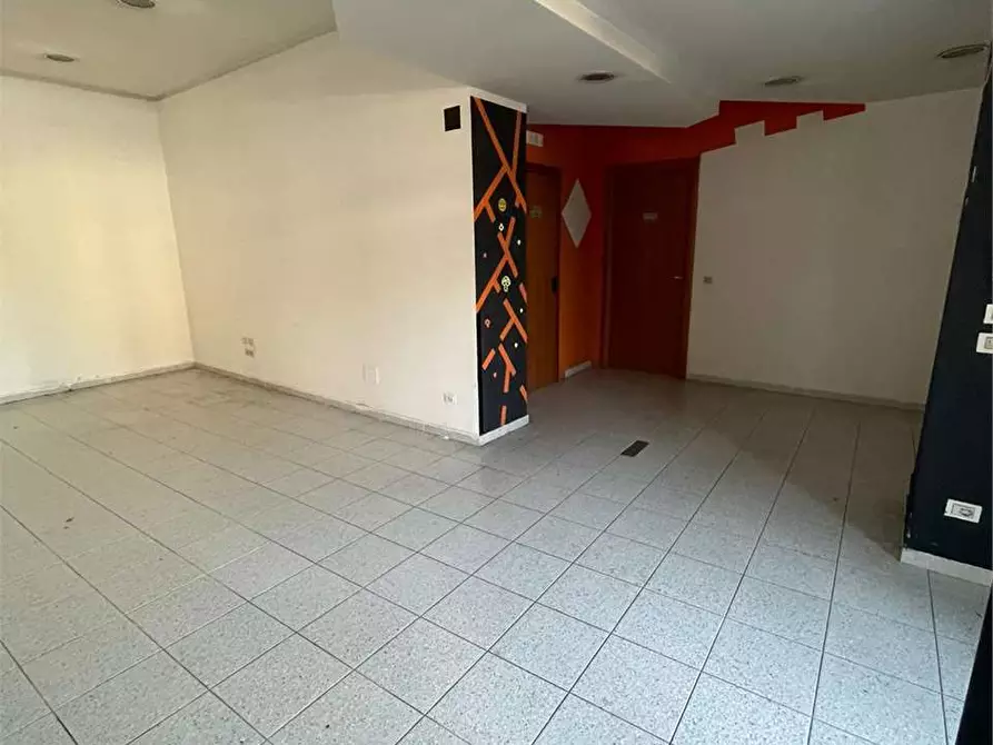 locale commerciale in vendita a Frosinone