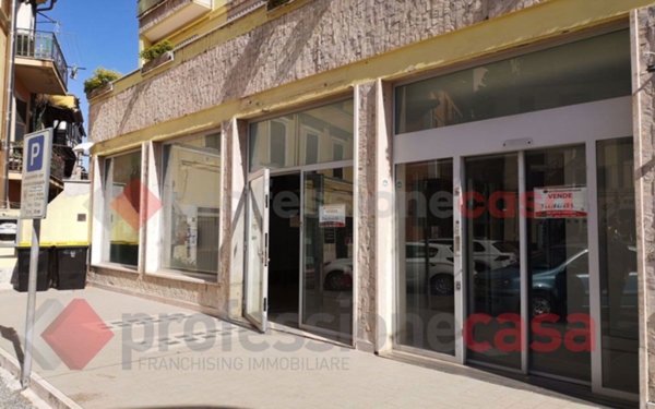 negozio in vendita a Frosinone
