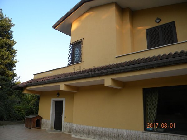 casa indipendente in vendita a Frosinone