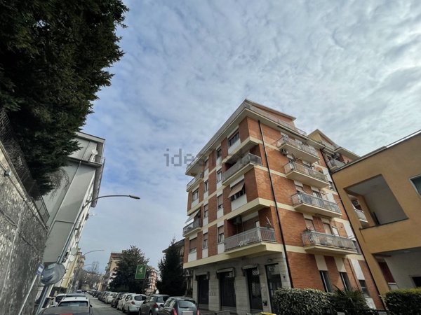 locale commerciale in vendita a Frosinone