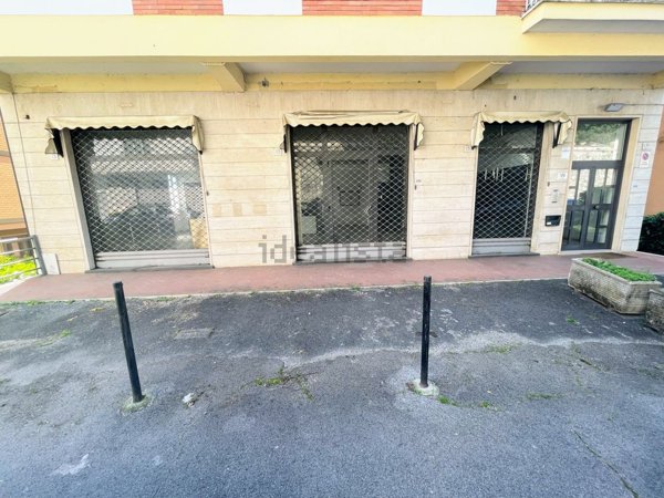 locale commerciale in vendita a Frosinone