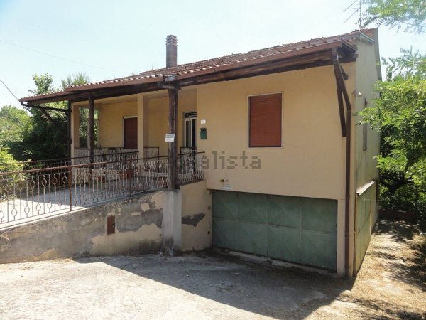casa indipendente in vendita a Frosinone