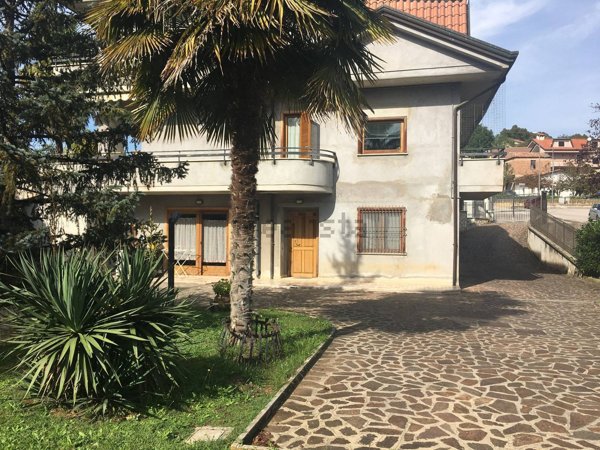 casa indipendente in vendita a Frosinone