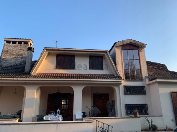 casa indipendente in vendita a Frosinone