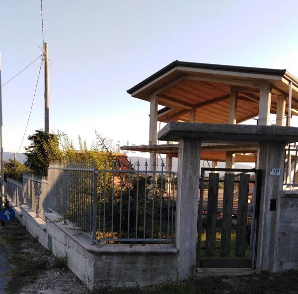 casa indipendente in vendita a Frosinone