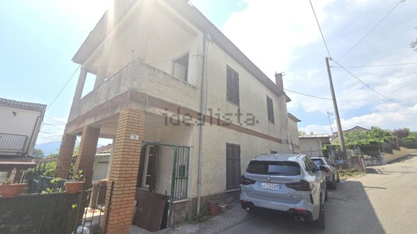 casa indipendente in vendita a Frosinone