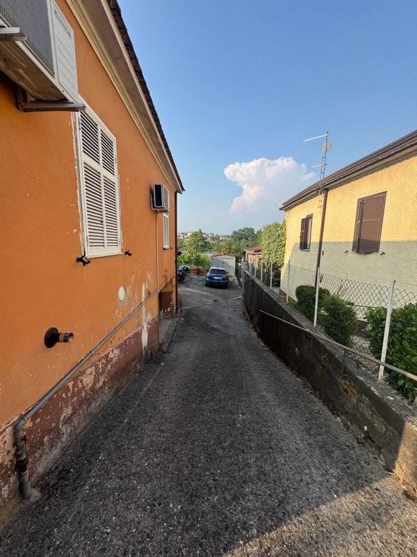 casa indipendente in vendita a Frosinone