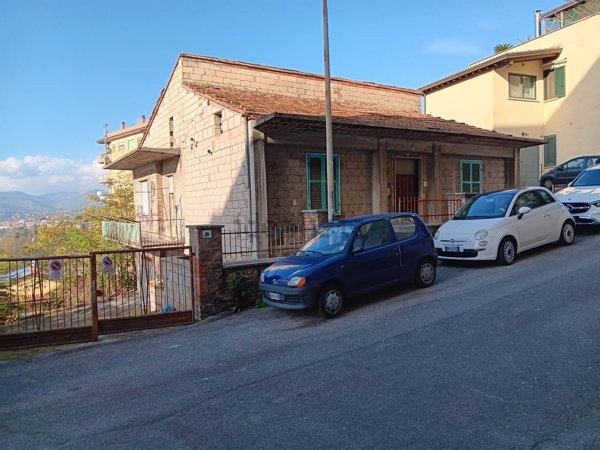casa indipendente in vendita a Frosinone